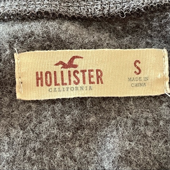 Hollister Sweatshirt Crew Neck Grey with Silver and Floral Block Letters Sz S - Picture 9 of 11